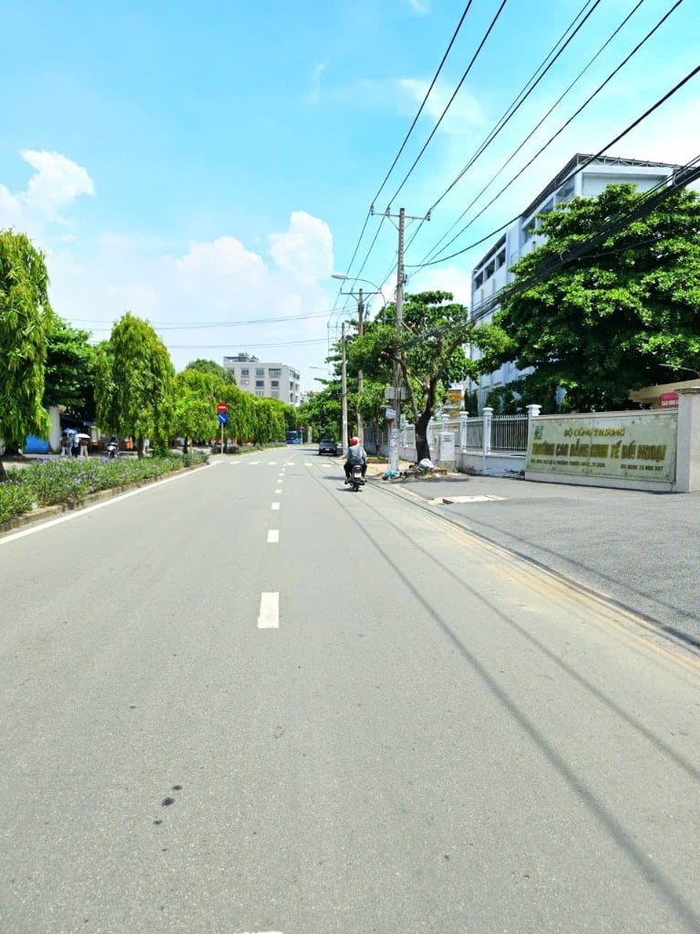 BÁN NHÀ PHƯỚC BÌNH, QUẬN 9, 107M2 MẶT TIỀN ĐƯỜNG 14, CẠNH THE GLOBAL CITY, GIÁ 8.9 TỶ