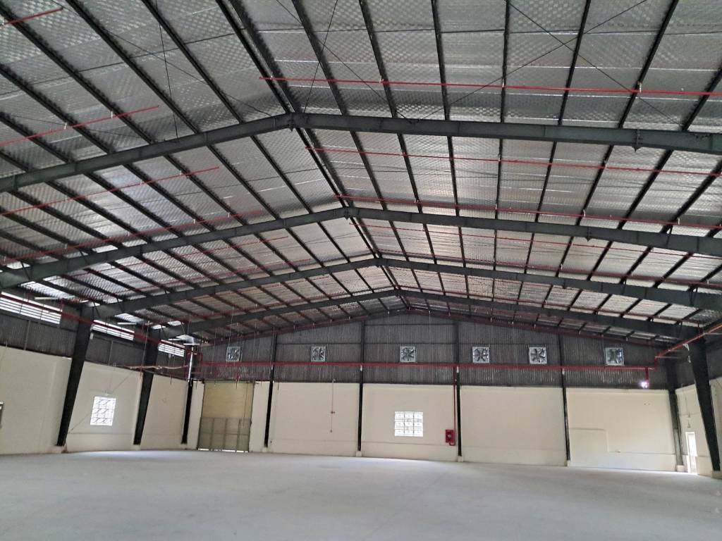Cho thuê kho xưởng Nguyễn Cửu Phú Bình Tân, dt 2500m2, có 1500m2 xưởng, giá chỉ 120k/m2