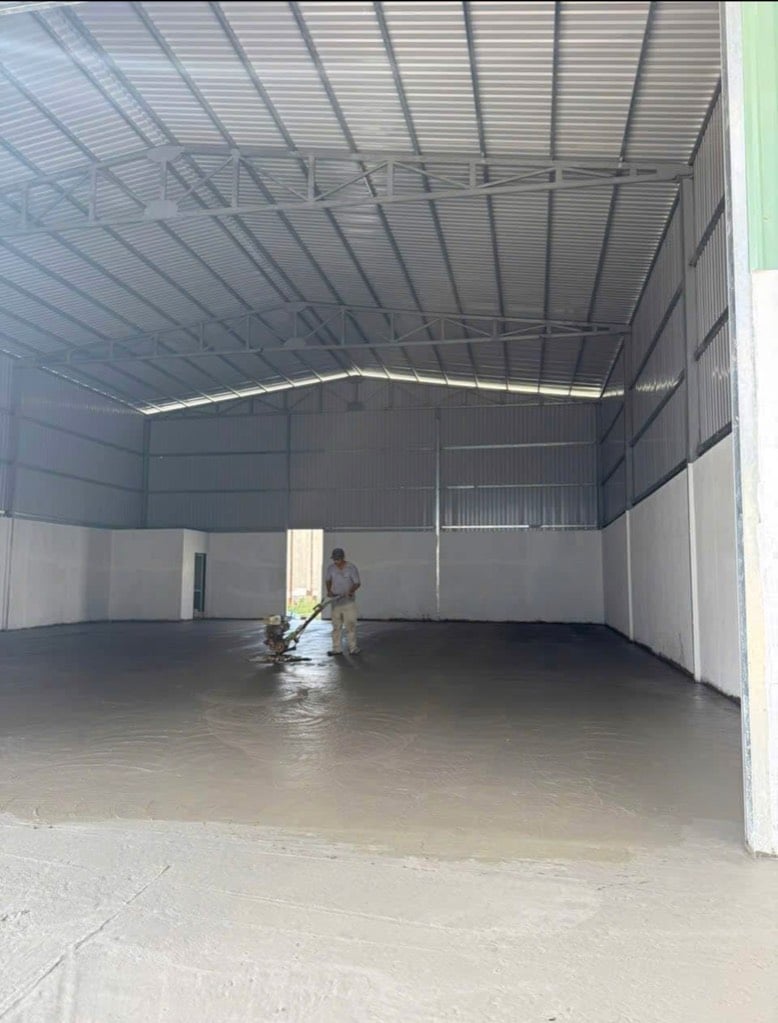 Cho thuê kho xưởng 	Hà huy giáp Quận 12 mới xây, gần Cao đẳng Điện lực