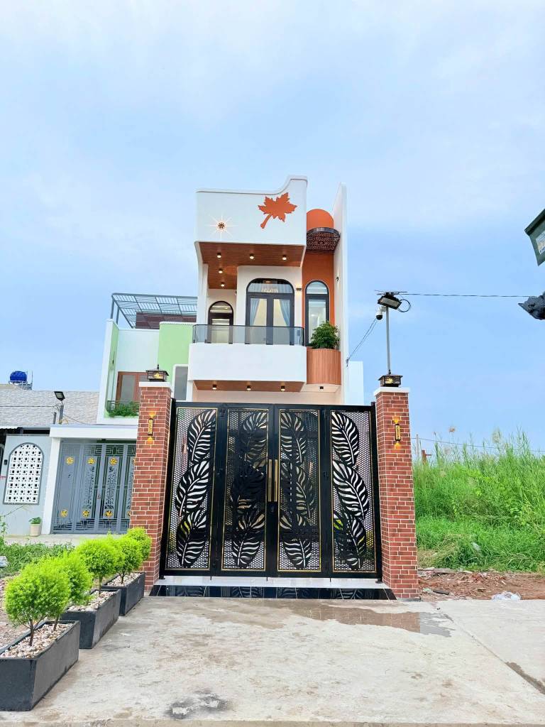 Bán nhà Kênh Nổi Mỹ Tho, trệt 1 lầu mới xây dựng phong cách Bắc Âu, hẻm xe hơi 4m