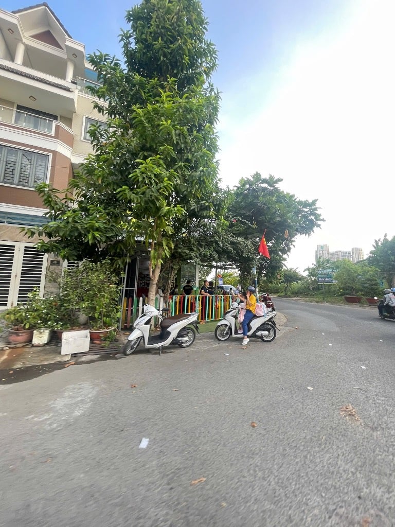 BÁN GẤP LÔ ĐẤT GẦN VINHOMES GRAND PARK, THỦ ĐỨC, 100M2 GIÁ 1.05 TỶ CÓ SỔ SẴN