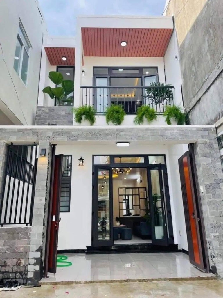 BÁN GẤP NHÀ MẶT TIỀN GẦN CHỢ TÂN LIÊM, BÌNH CHÁNH, DT 109M2, GIÁ RẺ