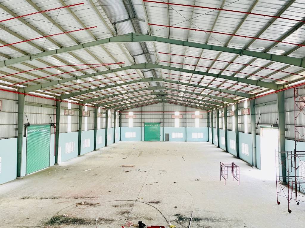 Bán xưởng trong KCN Hải Sơn Long An, dt 2500m2, có văn phòng, sẵn hđt, pháp lý đẹp