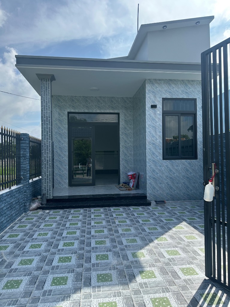 BÁN NHÀ ẤP LONG THỚI LONG AN, NHÀ MỚI ĐẸP, SÂN RỘNG ĐẬU Ô TÔ, CHỈ 2 TỶ 8