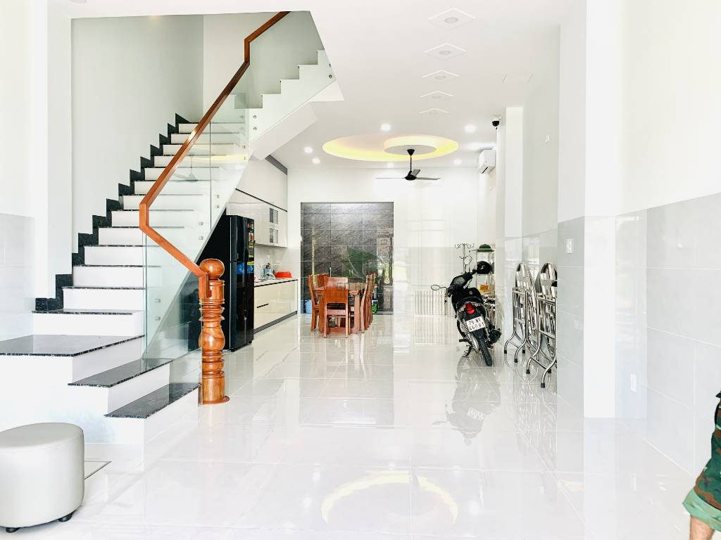 CHO THUÊ NHÀ KHU ACC VĨNH HOÀ, NHA TRANG, DT 300M2, MỚI ĐẸP 4 PHÒNG NGỦ FULL NỘI THẤT