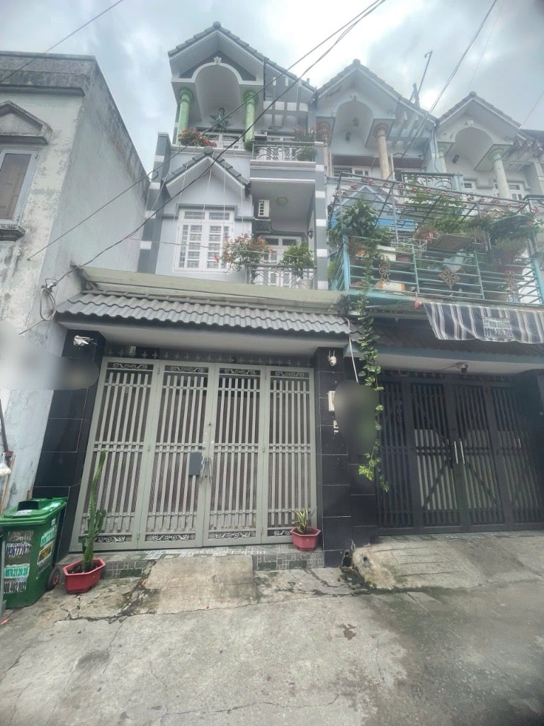 Nhà đẹp Bình Hưng Hoà B, Bình Tân, KDC đông đúc hẻm xe hơi đậu cửa, nhỉnh 5 tỷ