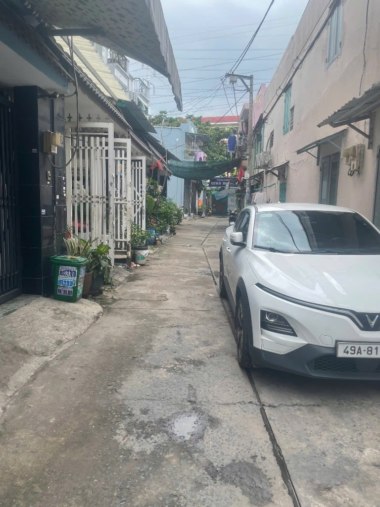 Nhà đẹp Bình Hưng Hoà B, Bình Tân, KDC đông đúc hẻm xe hơi đậu cửa, nhỉnh 5 tỷ