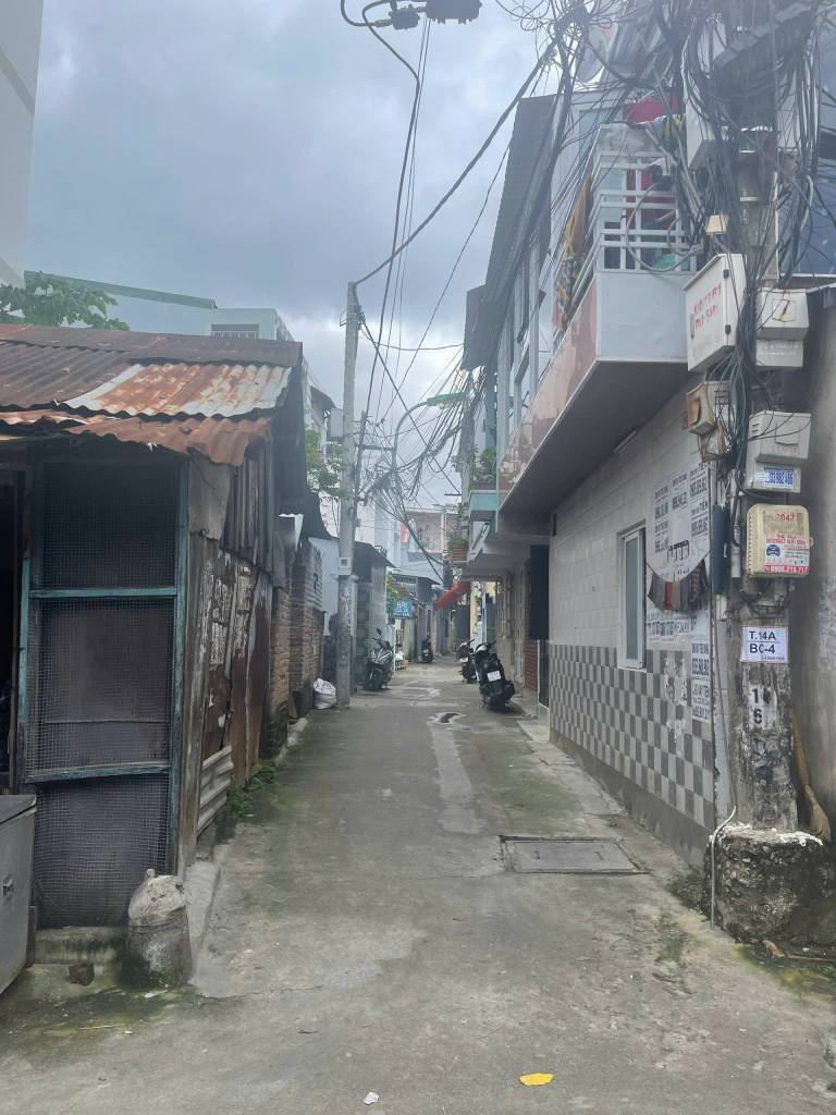 Bán đất thuộc hẻm đường Phan Đình Giót Nha Trang, dt 122,6m2 tặng nhà, giá 4,2 tỷ