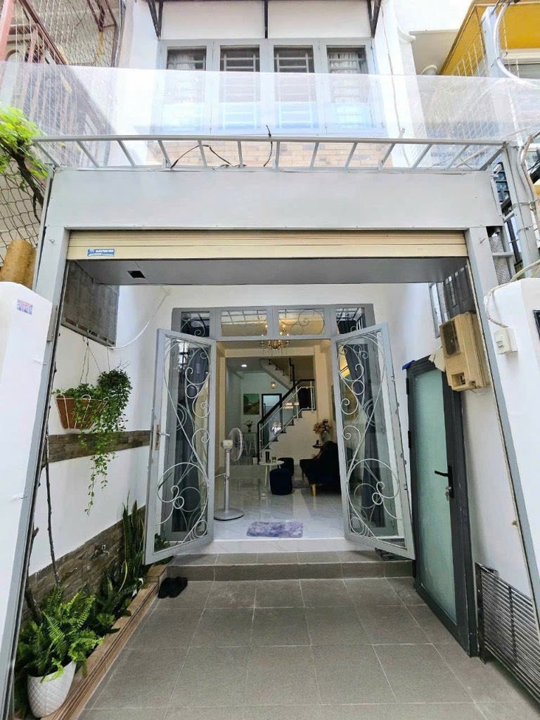 Bán nhà hẻm xe hơi đường Hoàng Hoa Thám, Bình Thạnh, diện tích 3x11.5m giá 5.6 tỷ