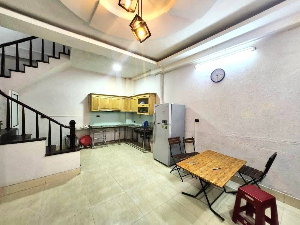 Cho thuê nhà ngõ 426 Đ	Đường Láng, Đống Đa, dt 40m2, nhà 3PN, giá chỉ 14tr