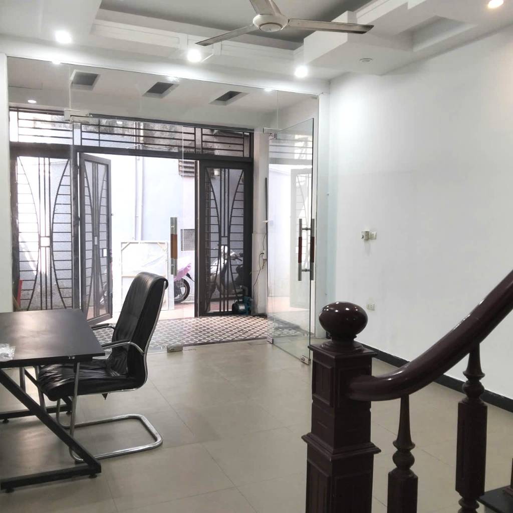 Cho thuê nhà ngõ 690 Lạc Long Quân, Tây Hồ, giá 16 triệu/tháng, ngõ 3 gác