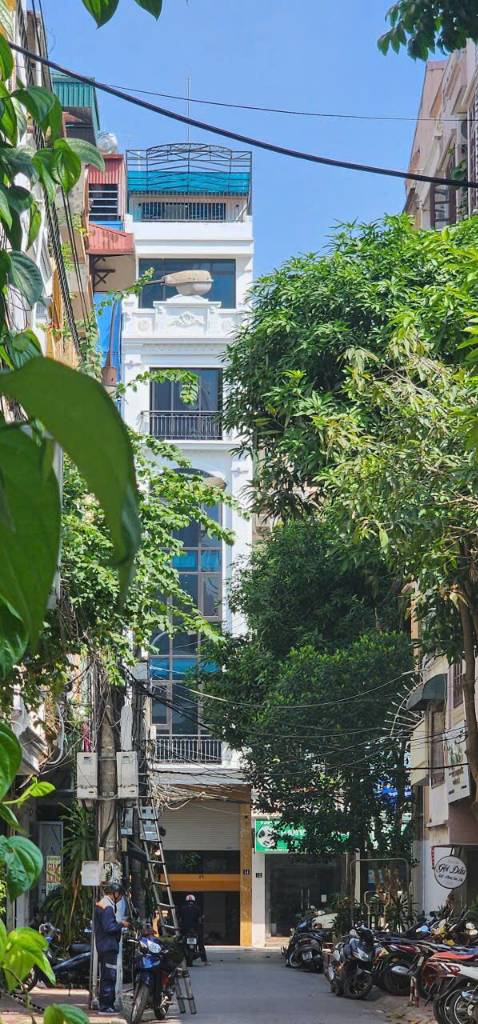 Cho thuê nhà Mạc Thái Tổ Cầu Giấy, 8 tầng thang máy làm văn phòng, giá 45tr/tháng