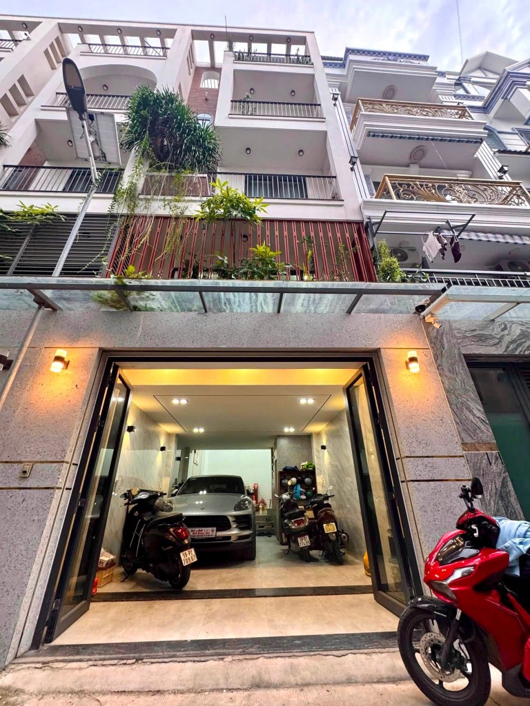 Bán nhà Dương Quảng Hàm Gò Vấp, 4,4x13m 5 tầng có gara ô tô, giá 9 tỷ