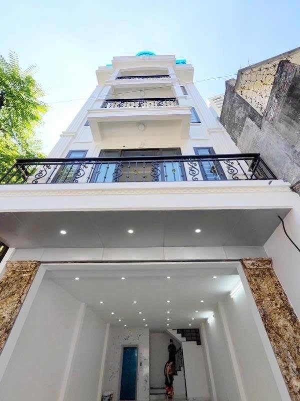 Bán nhà mặt phố Trương Định Hoàng Mai, 74m² thang máy, ô tô tránh vỉa hè rộng, giá 17,4 tỷ