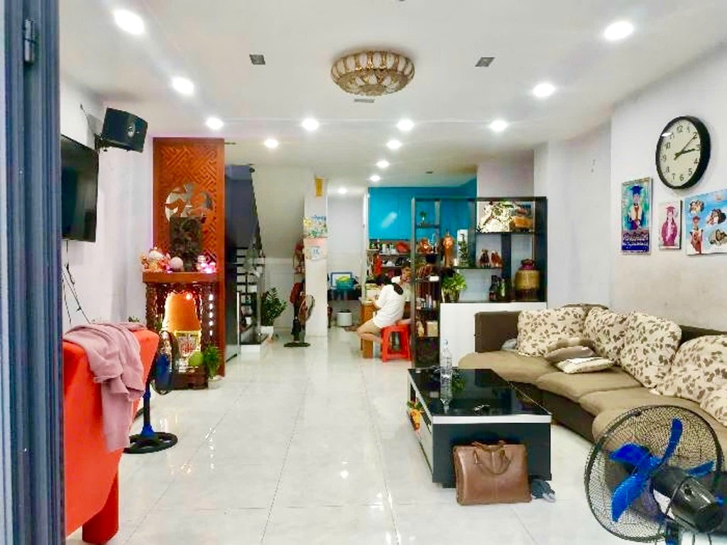 Bán nhà Dương Quảng Hàm Gò Vấp, dt 60m2 4 tầng 4PN hẻm xe hơi, giá 6 tỷ
