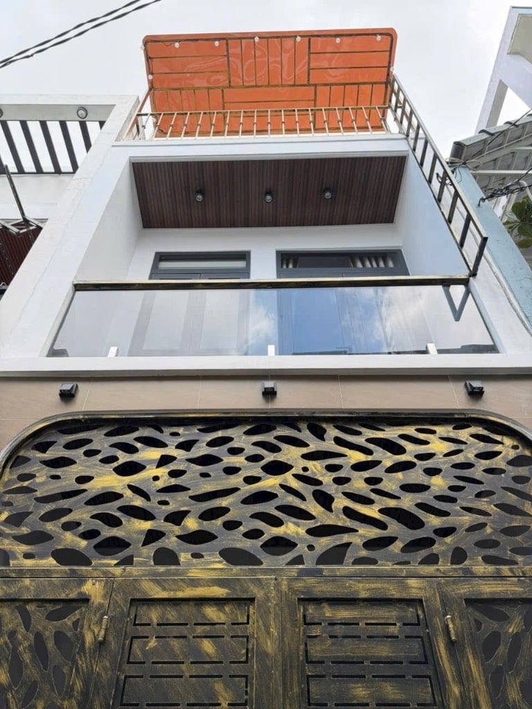 Bán nhà Phạm Văn Bạch, Tân Bình, 45m² 2 tầng 3 phòng ngủ, hẻm xe hơi, giá hơn 5 tỷ
