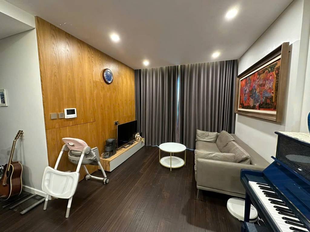 Bán căn hộ Vinhomes D'Capitale, 2PN 77m2 toà C6, tầng trung đẹp, view thành phố thơ mộng