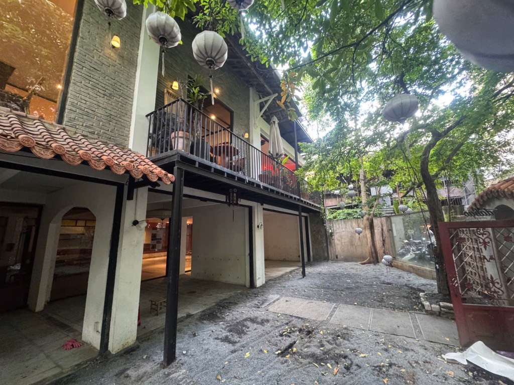 Cho thuê biệt thự Hai Bà Trưng, Quận 3, DTSD 322m², sân vườn, giá 240 triệu