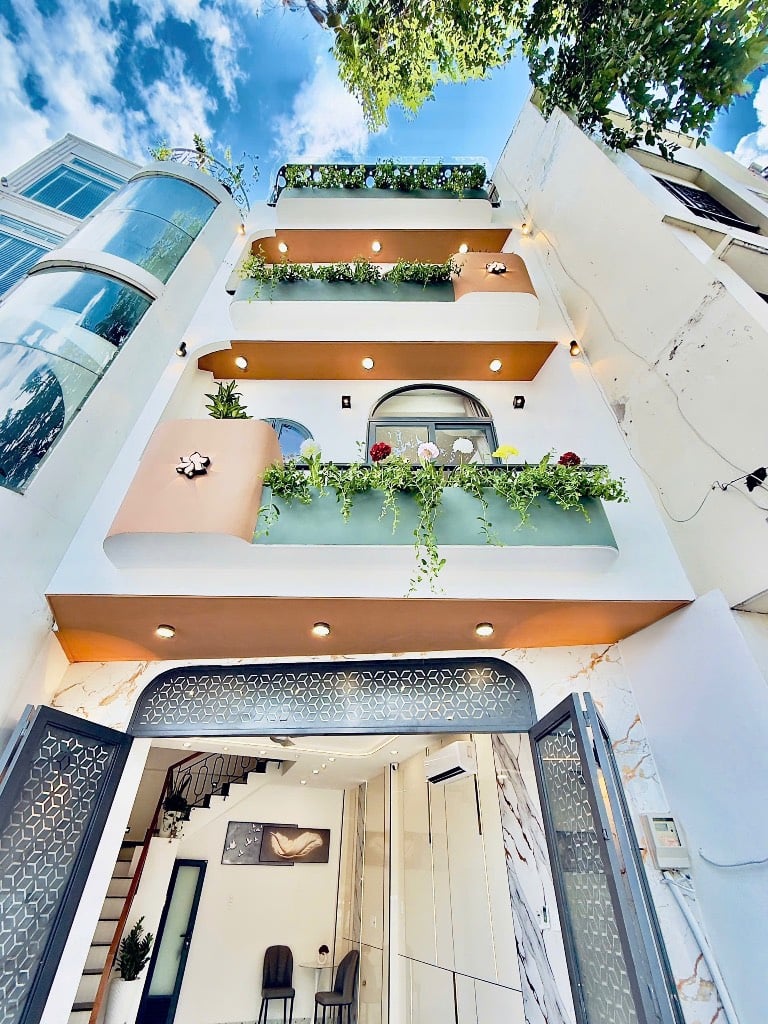 Bán nhà mặt tiền Trường Sa, Tân Bình, 32m², 5 tầng, ngang 4.5m, giá 9.95 tỷ