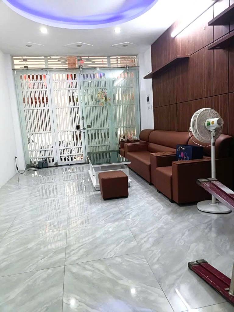 Cho thuê nhà Hoàng Hoa Thám, Ba Đình, 35m², 5 tầng, 3PN, giá 13.5 triệu
