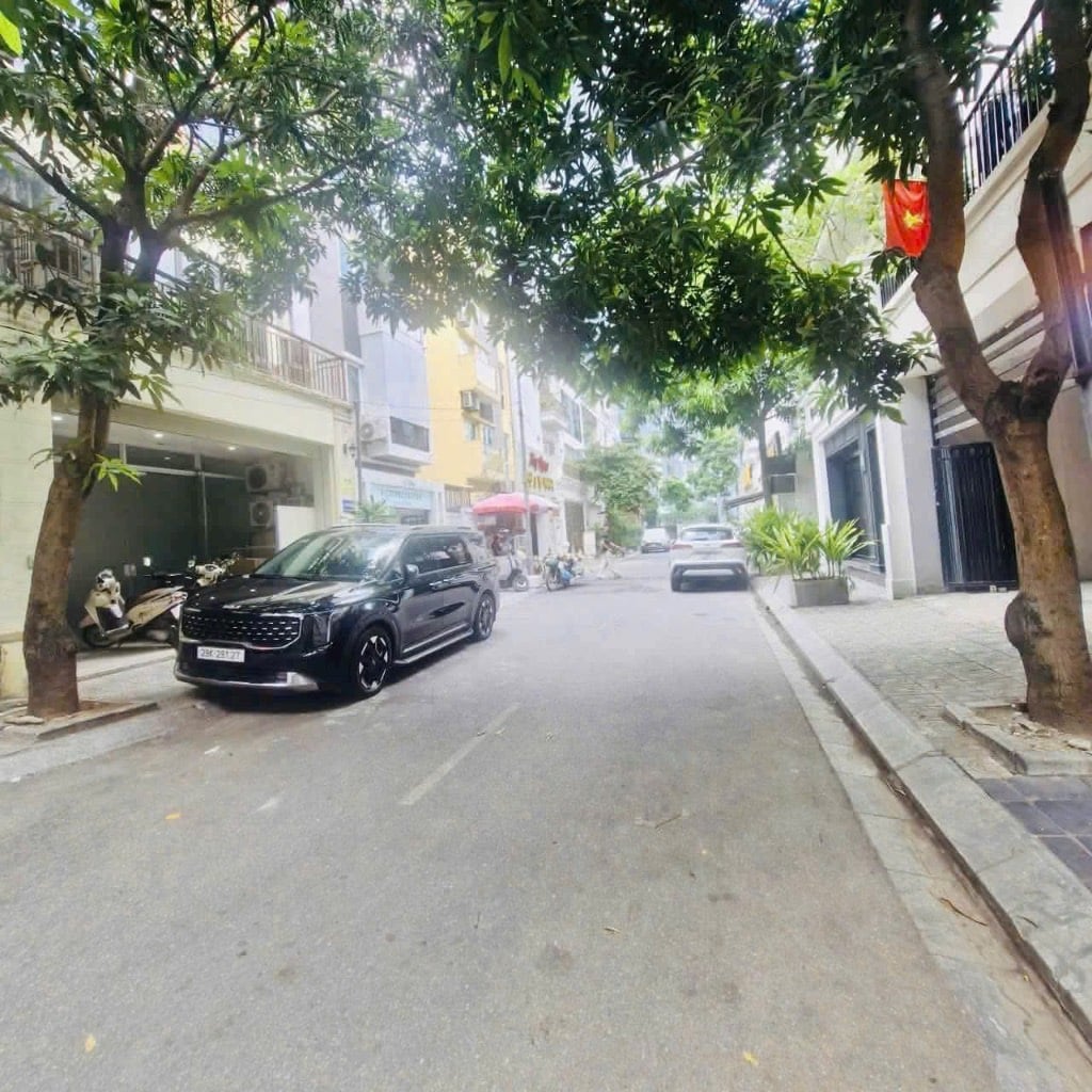 Bán nhà Huỳnh Thúc Kháng Ba Đình, 59m², 5 tầng, thang máy, ô tô tránh, giá 22 tỷ