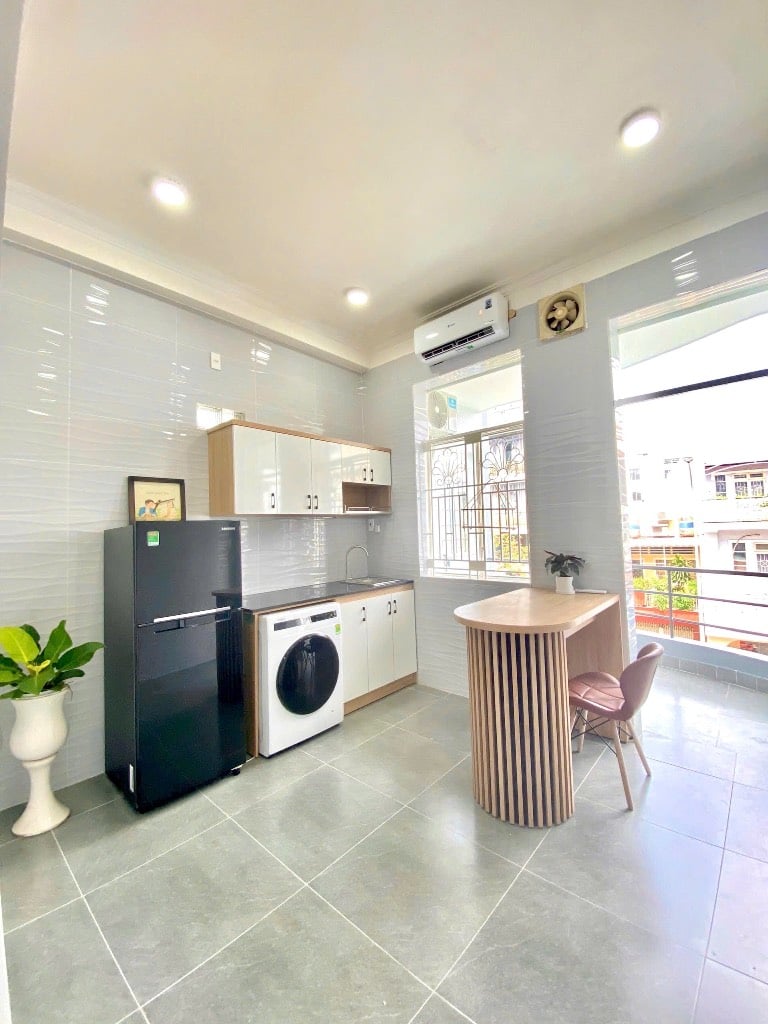 Cho thuê căn hộ Phú Nhuận, Thích Quảng Đức, 50m², ban công, máy giặt riêng