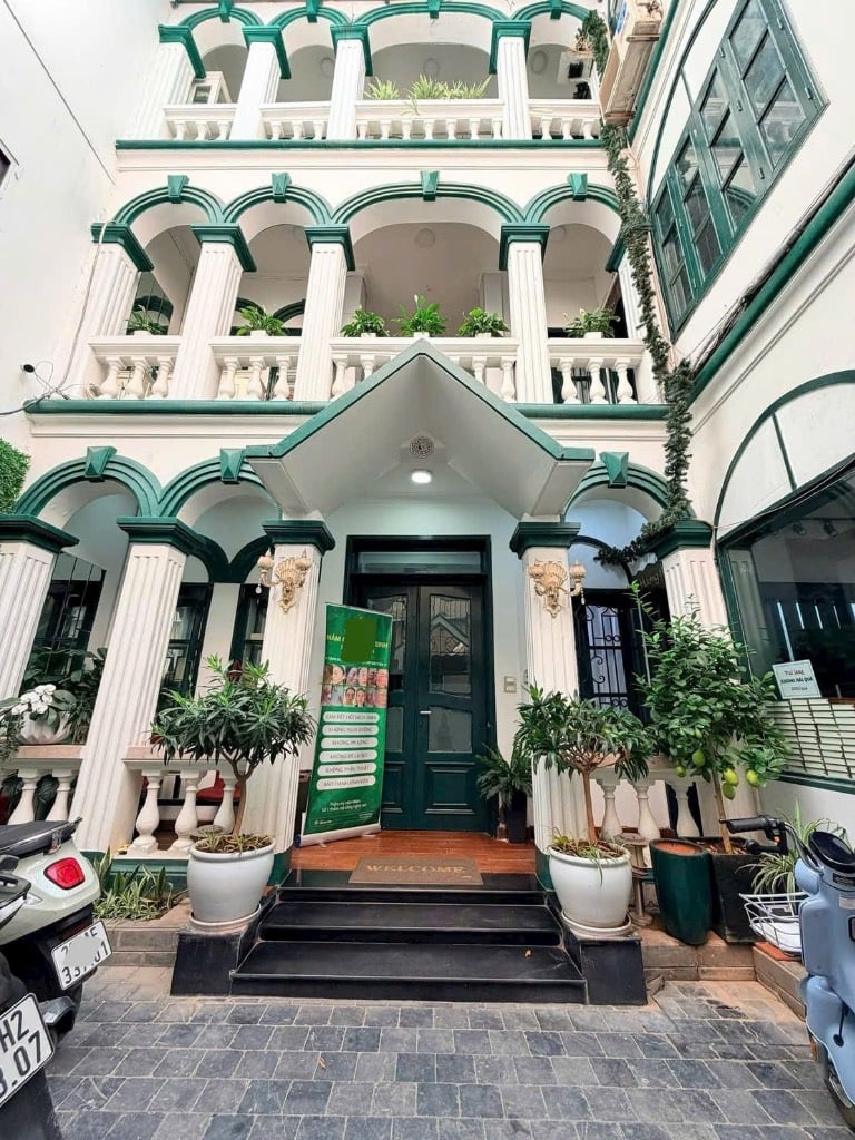 Bán nhà Tôn Đức Thắng Đống Đa, 95m², mặt tiền 9,2m, 4 tầng, giá 31,5 tỷ