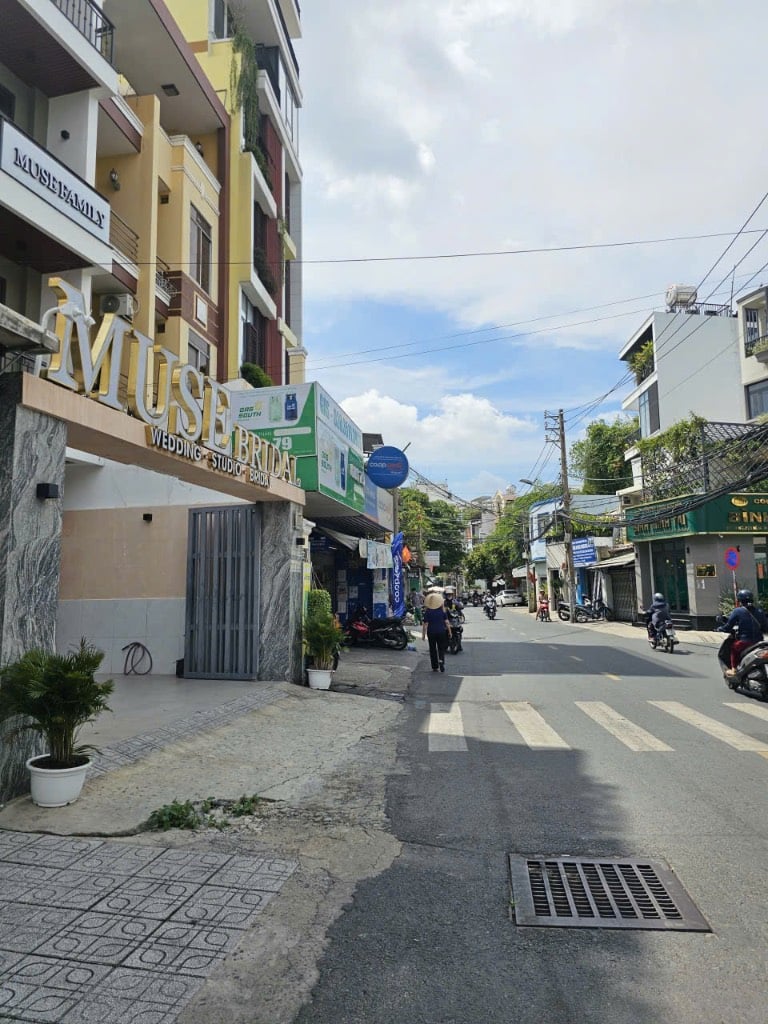 BÁN TOÀ CĂN HỘ DỊCH VỤ NGUYÊN HỒNG, BÌNH THẠNH, CÓ THANG MÁY DÒNG TIỀN 50 TRIỆU/THÁNG