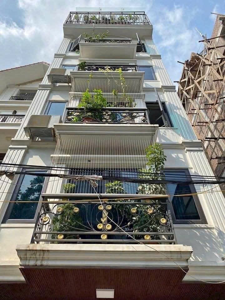 Bán nhà Đội Cấn Ba Đình, cách phố 60m, lô góc 42m² 5 tầng mặt tiền 5m, ngõ ba gác tránh, giá 9 tỷ
