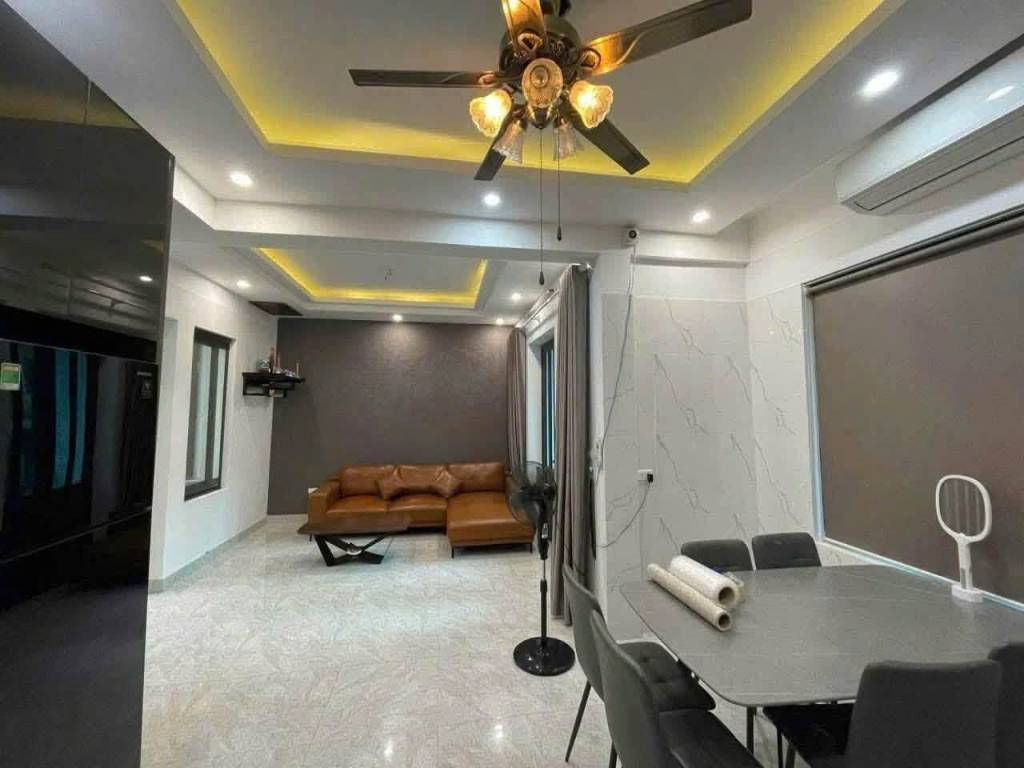Cho thuê nhà Nguyễn Bá Khoản, Cầu Giấy 85m x 3 tầng, phân lô, giá 33 triệu