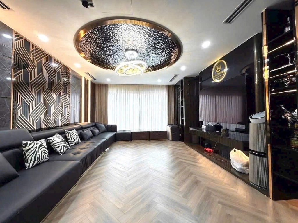 Bán nhà Huỳnh Thúc Kháng Đống Đa, 50m2, 6 tầng, thang máy, giá 20,5 tỷ