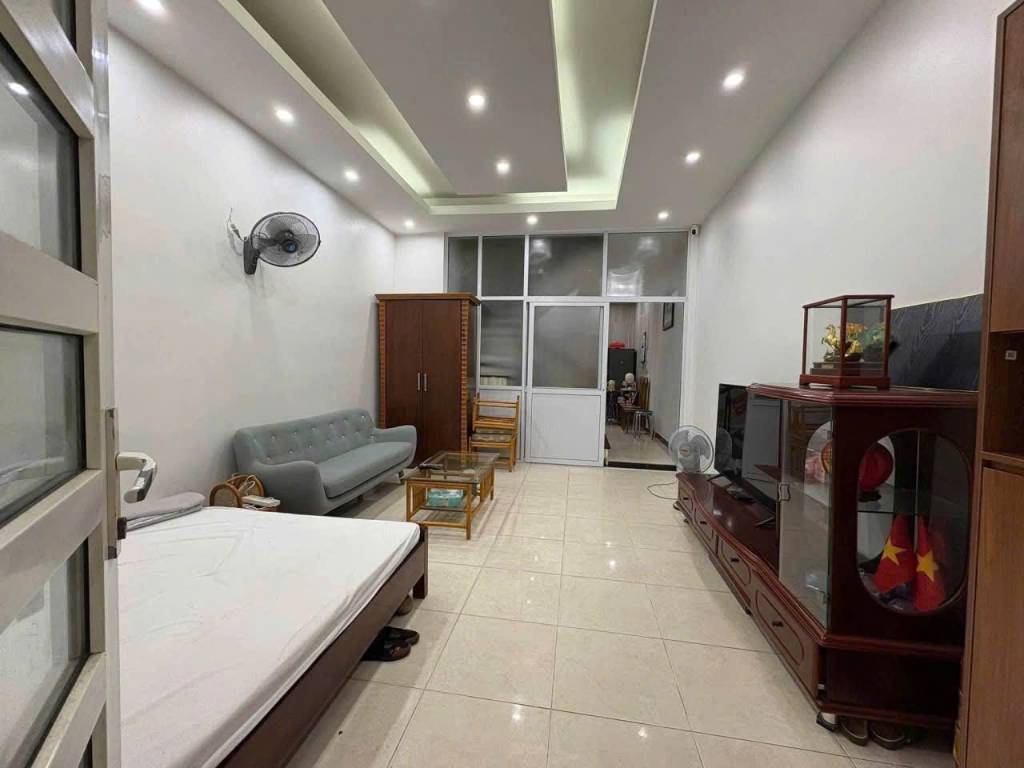 Cho thuê nhà Quan Nhân Thanh Xuân, 45m2, 4 tầng, 4PN, ngõ ô tô, giá 18 triệu