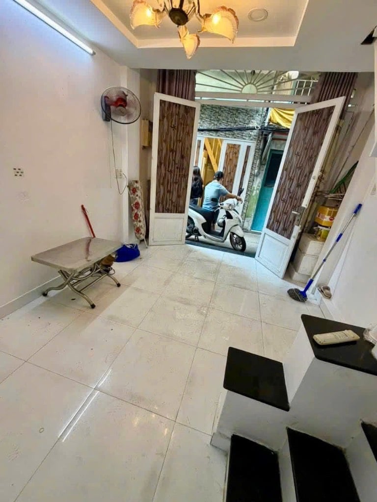 Cho thuê nhà nguyên căn Hồ Văn Huê Phú Nhuận 3PN, có máy lạnh, giá 9,5 triệu