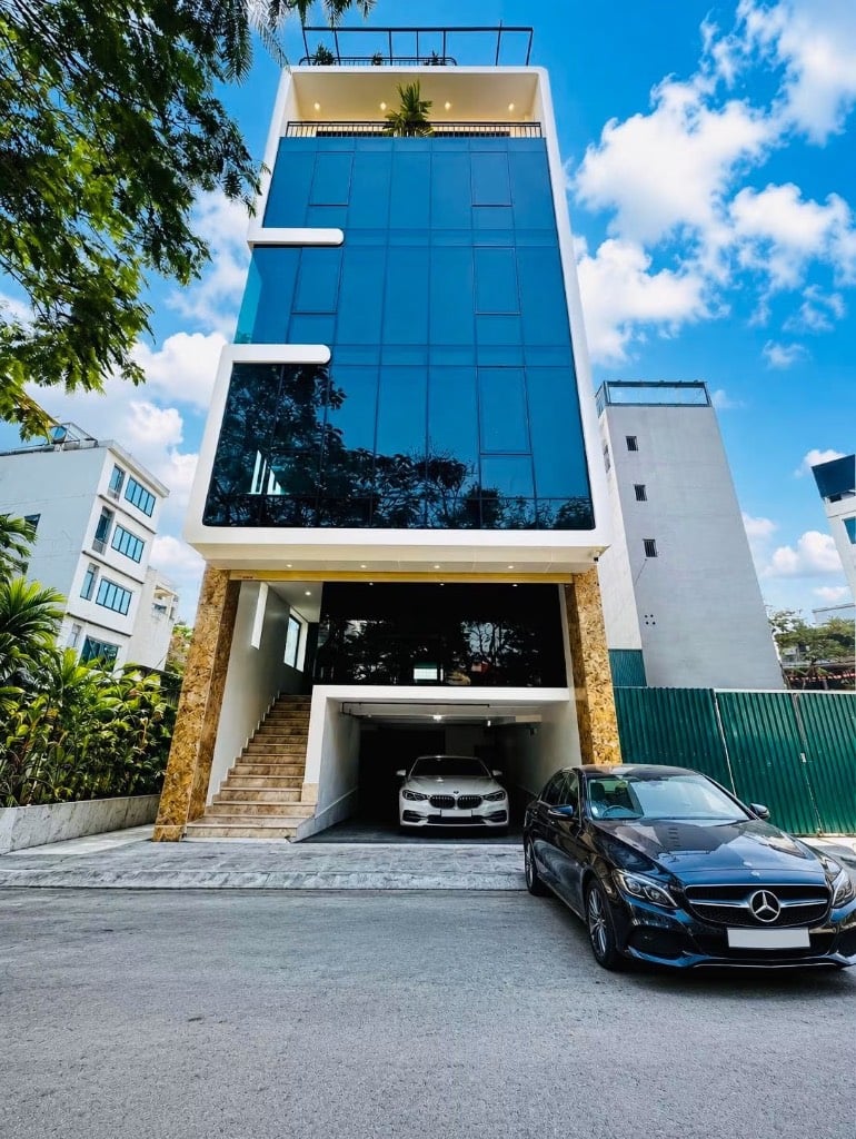 Bán nhà tái định cư Cổ Linh, Long Biên, view vườn hoa, 100m x 7 tầng MT 7m, xe container quay đầu