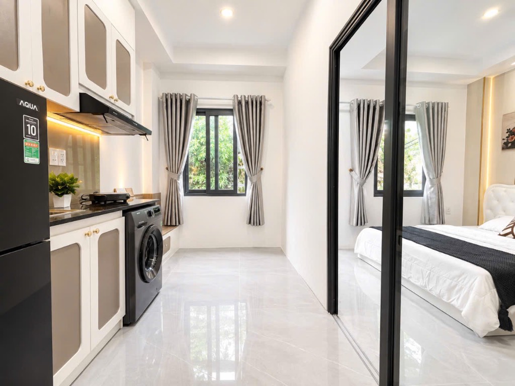 Cho thuê căn hộ cao cấp Nguyễn Xí, Bình Thạnh, máy giặt riêng, ban công, ngay ngã tư Hàng Xanh