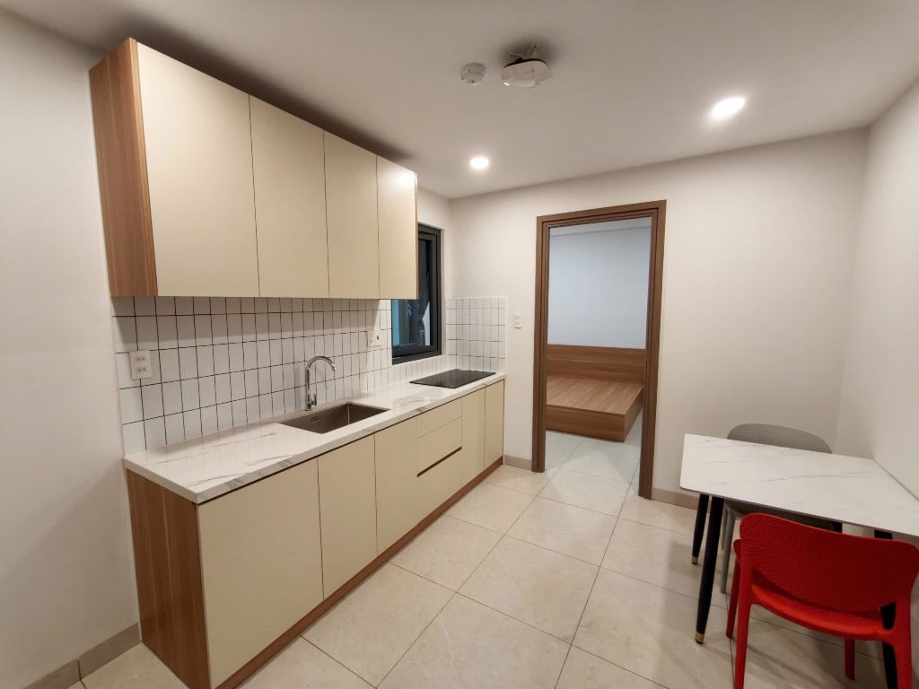 Cho thuê căn hộ Quốc lộ 13, Bình Thạnh, 52m², 2PN, full nội thất, giá  9,8 triệu