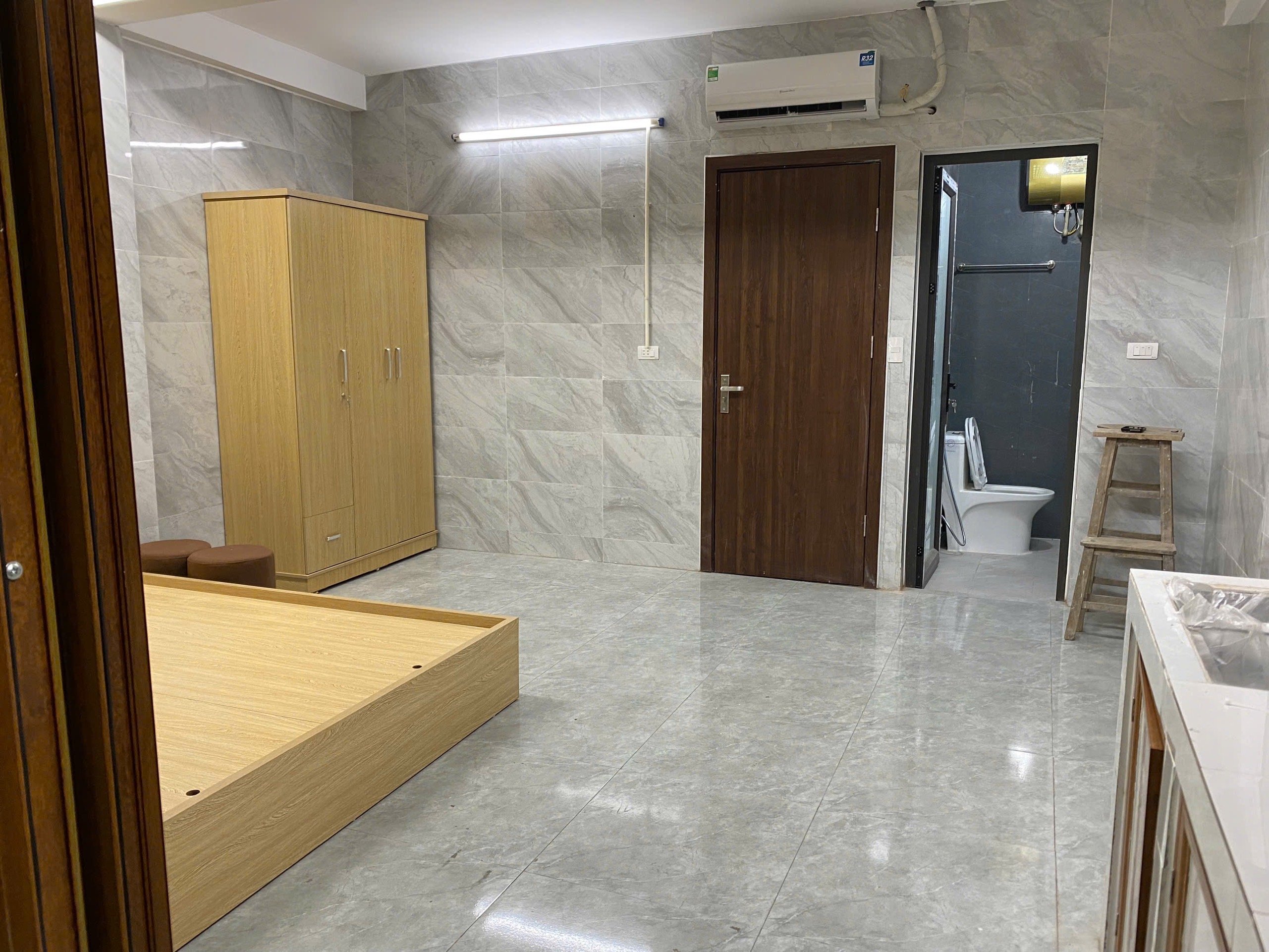 Cho thuê phòng có ban công gần Vòng Xoay Dân Chủ Đại học Kiến Trúc UEH