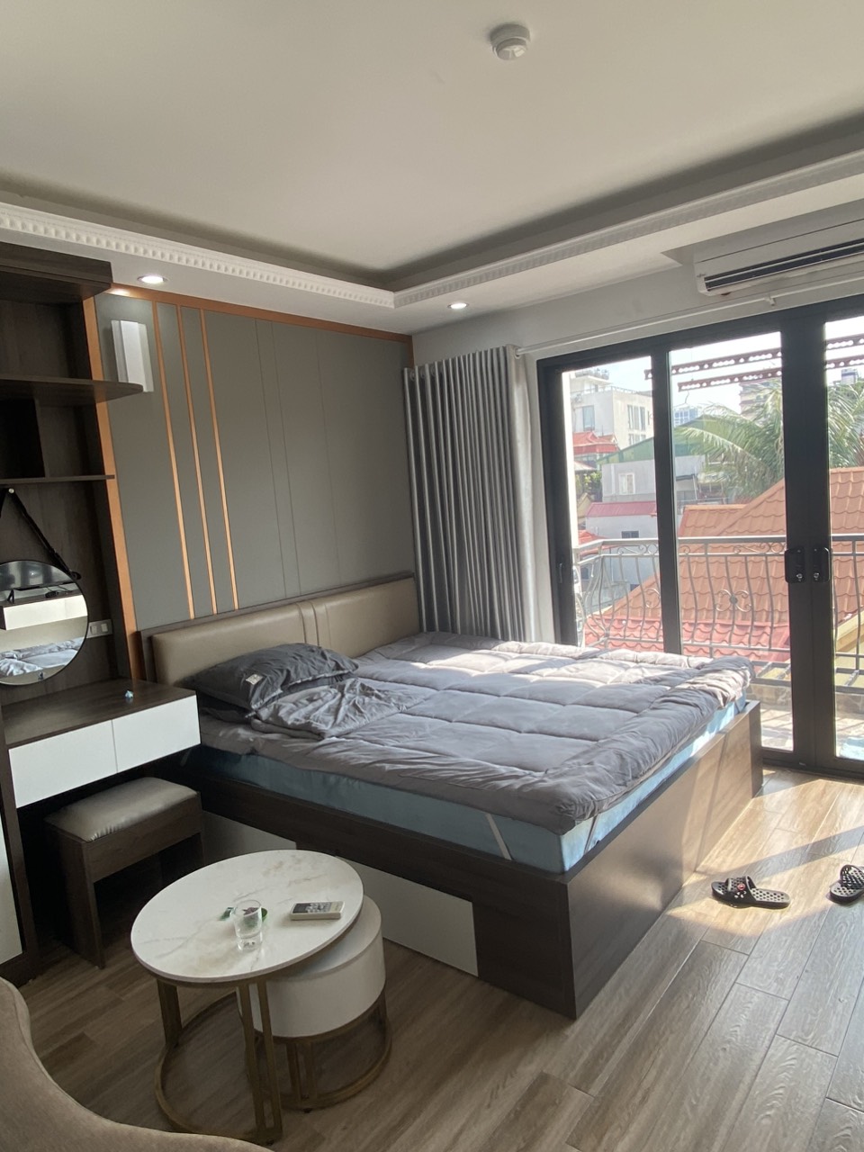 Cho thuê Căn hộ Apartmen tại ngõ 193 Trích Sài, Bưởi, Tây Hồ. Ngõ rộng ban công View hồ. Chỉ 6.5tr 
