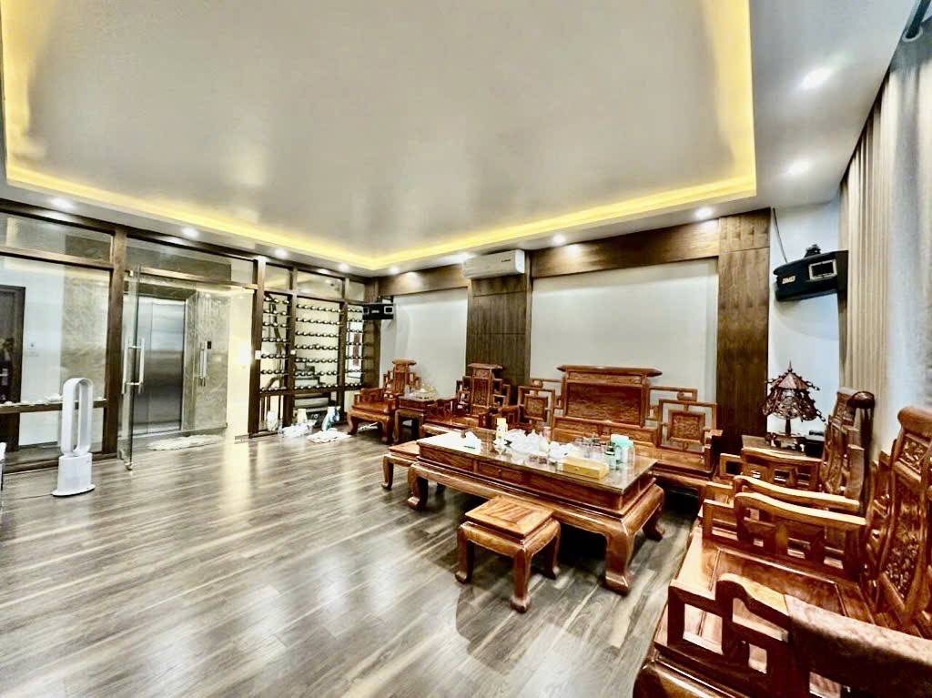 Bán nhà mặt phố - Cầu Giấy - 7 tầng thang máy - siêu đẹp - DT 55m - MT 5,5m
