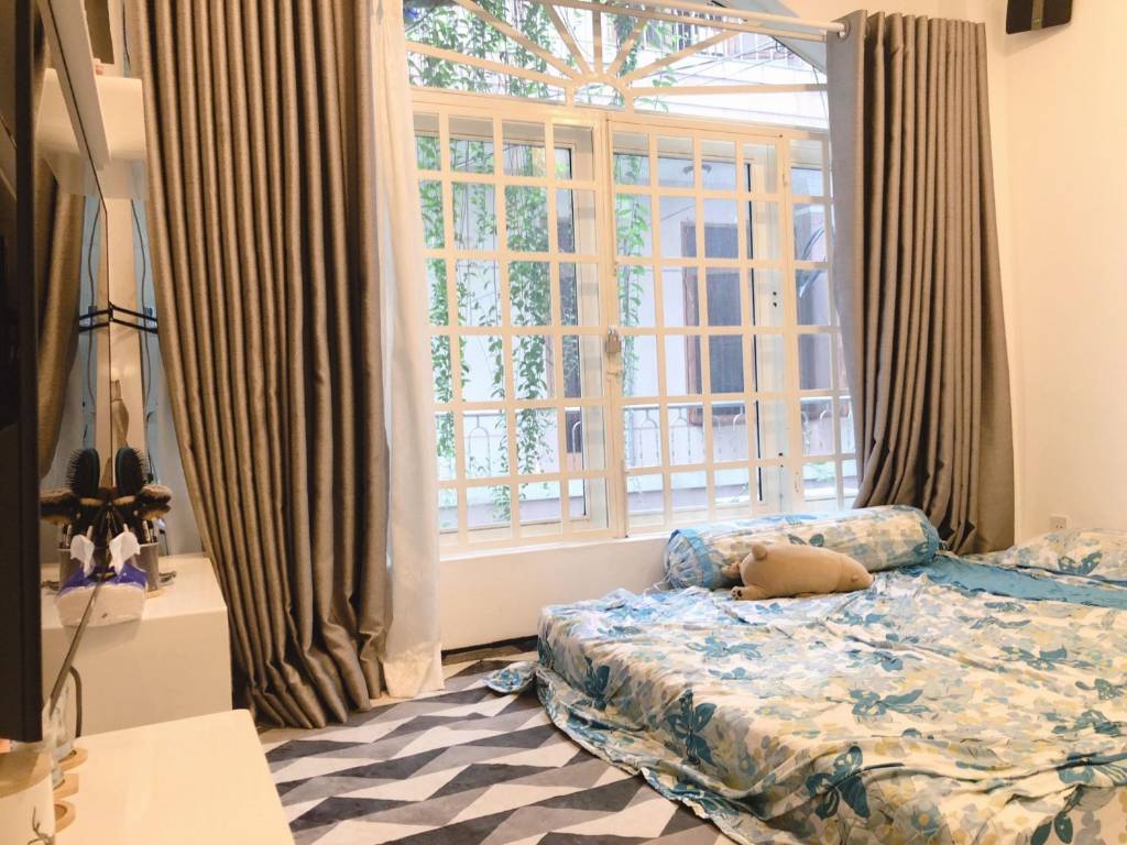Bán nhà ngõ vip 106 Hoàng Quốc Việt, 2 mặt ngõ thông, phân lô, 5 tầng, giá hợp lý
