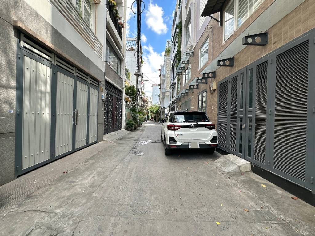 Bán Nhà Phú Nhuận - Hẻm Oto - Diện Tích 45m2, 2 phòng ngủ - Giảm 200 triệu - Giá chỉ 7.6 tỷ
