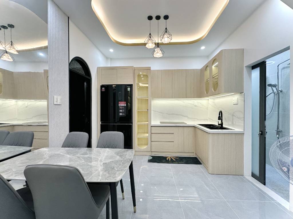 Bán nhà Linh Đông, Thủ Đức, gần Phạm Văn Đồng, 1 hầm + 4 lầu đường xe hơi thông, giá 12 tỷ