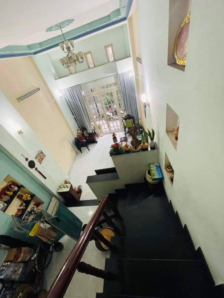 Nhà hẻm 10m ,ngang hơn 4m Xóm Chiếu Quận 4 chỉ hơn 7tỷ xíu