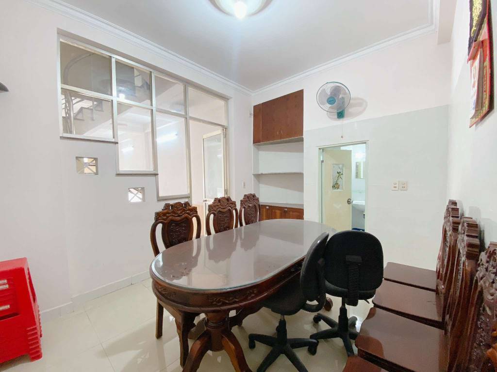 Bán nhà 33,5m2 mặt đường ngõ Văn Chương 2, Đống Đa, Hà Nội