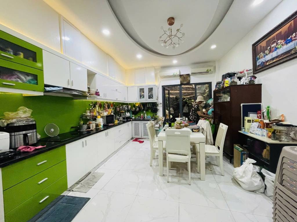Nhà đẹp 4 tầng Hoàng Hoa Thám Phú Nhuận 5pn 6wc chỉ 9.x tỷ