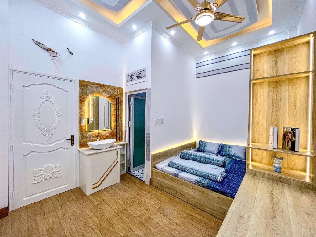 Bán biệt thự trung tâm Quận Cầu Giấy, diện tích 126m2, nhà xây 3,5 tầng, MT 6,2m, giá 29,8 tỷ