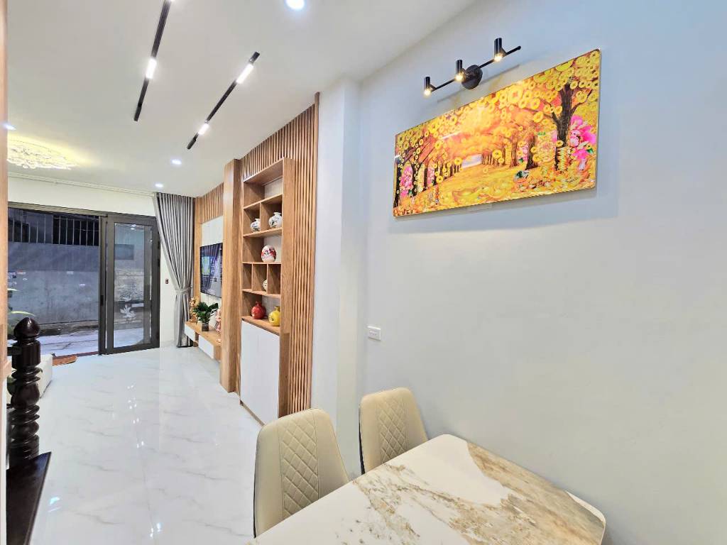 Bán nhà riêng có thang máy phố Trung Kính, 6 tầng, 35m², giá 8.2 tỷ