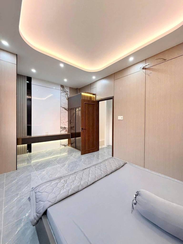 Cần bán dãy nhà trọ cấp 4, hẻm 6m xe hơi, Bờ Bao, Tân Thắng