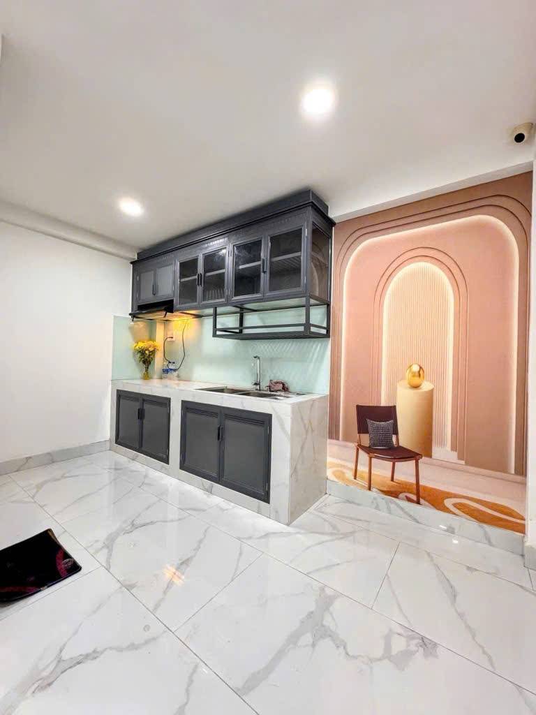 Bán tòa căn hộ dịch vụ Trần Duy Hưng, 150m² x 7T, mặt tiền 8m, giá 36.5 tỷ