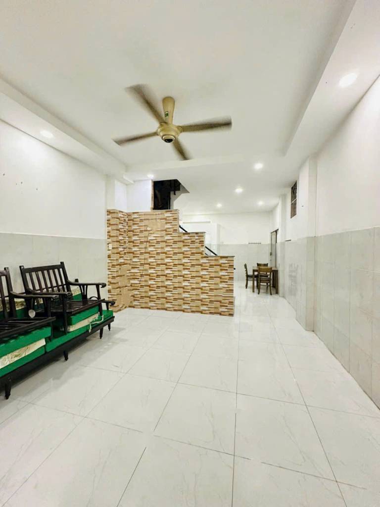 Bán nhà riêng 4 tầng mặt tiền Đoàn Thị Điểm, P2, Phú Nhuận, 120m2 gần sân bay chỉ 7,4 tỷ